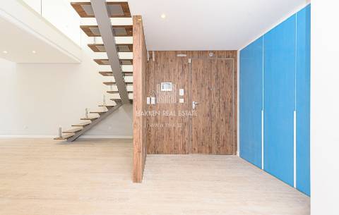 Apartamento T3+1 novo com Mezaninne  na vila de Carcavelos