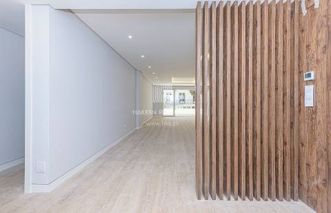 Apartamento T3+1 novo com Mezaninne  na vila de Carcavelos