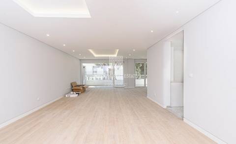 Apartamento T3+1 novo com Mezaninne  na vila de Carcavelos