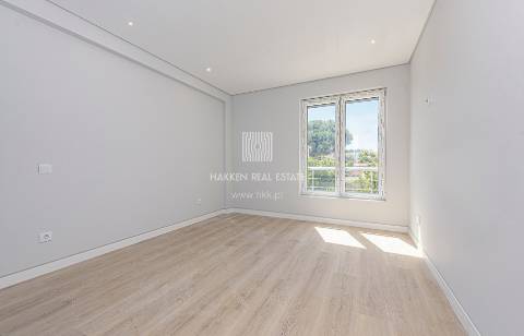 Apartamento T3+1 novo com Mezaninne  na vila de Carcavelos