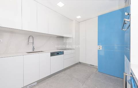 Apartamento T3+1 novo com Mezaninne  na vila de Carcavelos