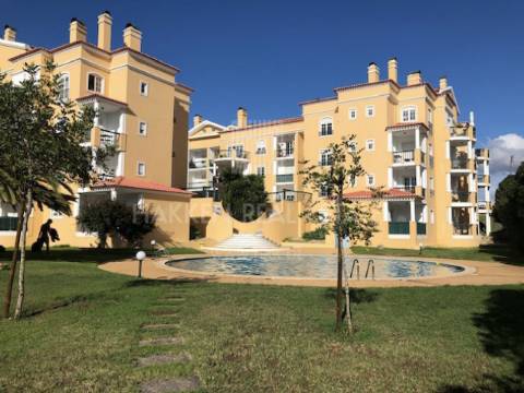 Apartamento T2 em Condomínio com piscina