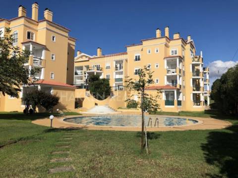 Apartamento T2 em Condomínio com piscina