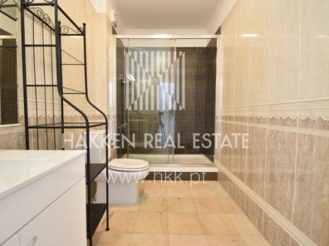 Moradia T7 com quatro suites e piscina