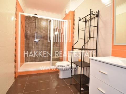 Moradia T7 com quatro suites e piscina