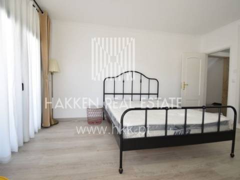 Moradia T7 com quatro suites e piscina