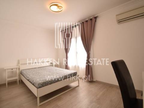 Moradia T7 com quatro suites e piscina