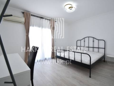 Moradia T7 com quatro suites e piscina