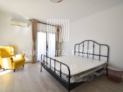 Moradia T7 com quatro suites e piscina