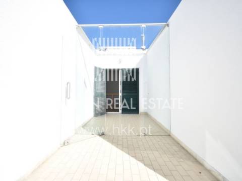 Moradia T7 com quatro suites e piscina