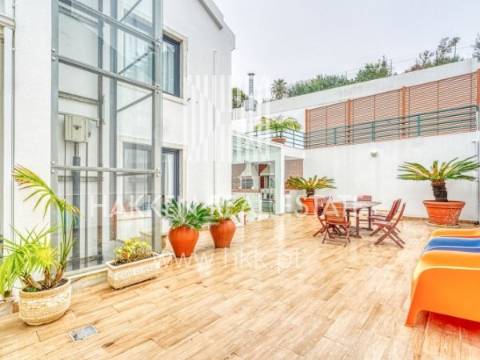 Moradia T7 com quatro suites e piscina