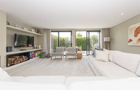 Moradia T4 remodelada no bairro da Martinha