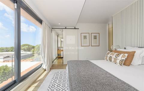 Moradia T4 remodelada no bairro da Martinha