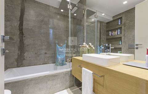 Moradia T4 remodelada no bairro da Martinha