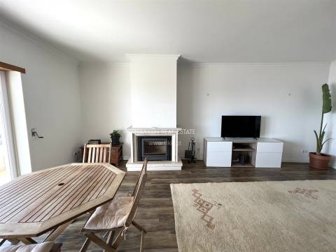 Apartamento T2 na Ericeira com vista frontal de mar