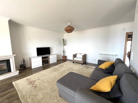 Apartamento T2 na Ericeira com vista frontal de mar