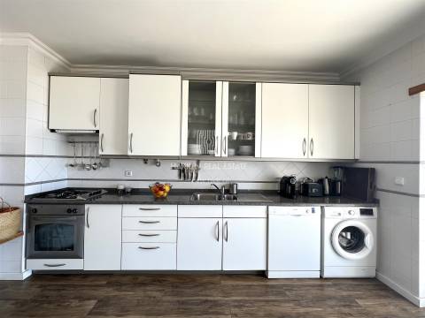 Apartamento T2 na Ericeira com vista frontal de mar