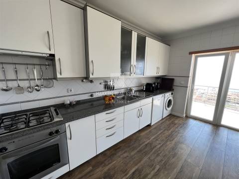 Apartamento T2 na Ericeira com vista frontal de mar