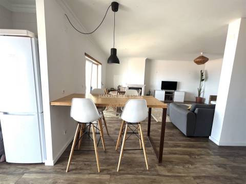 Apartamento T2 na Ericeira com vista frontal de mar