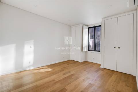 Apartamento T3 duplex no Monte Estoril com vista mar