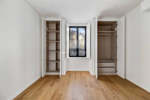 Apartamento T3 duplex no Monte Estoril com vista mar