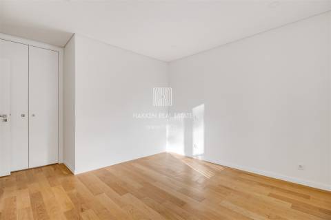 Apartamento T3 duplex no Monte Estoril com vista mar