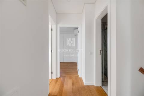 Apartamento T3 duplex no Monte Estoril com vista mar