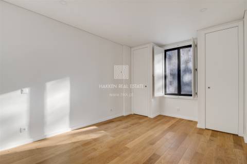 Apartamento T3 duplex no Monte Estoril com vista mar