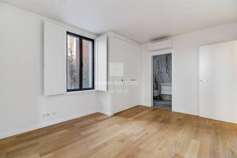 Apartamento T3 duplex no Monte Estoril com vista mar