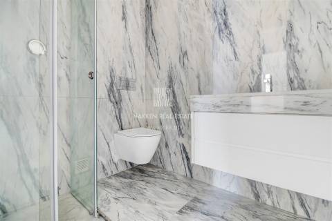 Apartamento T3 duplex no Monte Estoril com vista mar