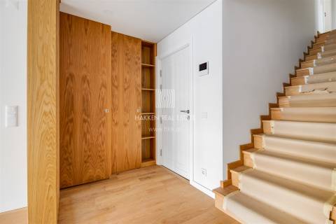 Apartamento T3 duplex no Monte Estoril com vista mar