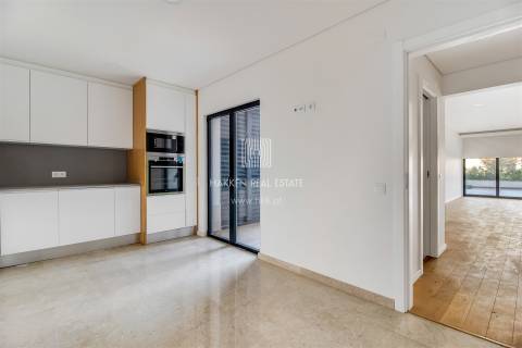 Apartamento T3 duplex no Monte Estoril com vista mar