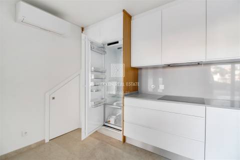 Apartamento T3 duplex no Monte Estoril com vista mar