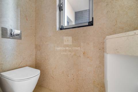 Apartamento T3 duplex no Monte Estoril com vista mar