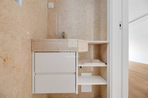 Apartamento T3 duplex no Monte Estoril com vista mar