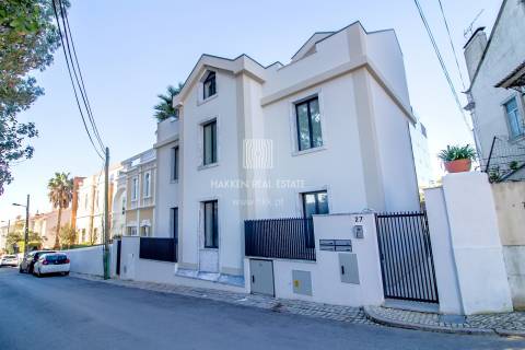 Apartamento T3 duplex no Monte Estoril com vista mar