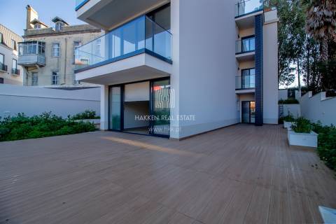 Apartamento T3 duplex no Monte Estoril com vista mar