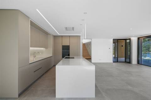 Moradia Contemporânea T6 em Castelo de Bode com doca privada