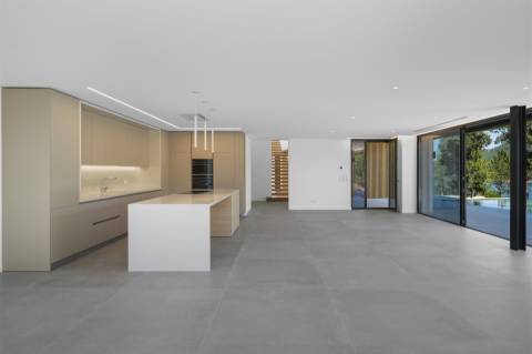 Moradia Contemporânea T6 em Castelo de Bode com doca privada