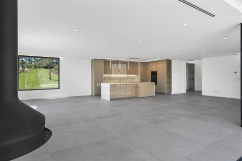 Moradia Contemporânea T6 em Castelo de Bode com doca privada