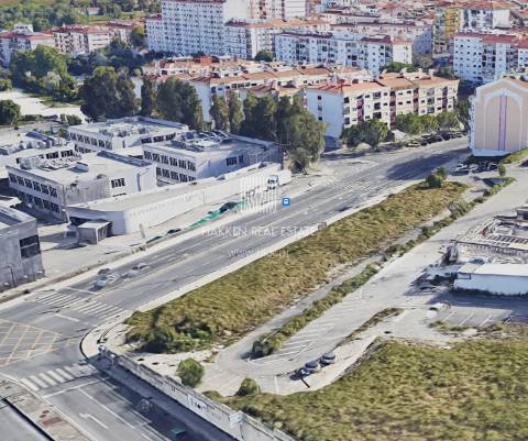 Lote de Terreno na Amadora com 1.680m2 de construção