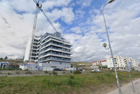 Lote de Terreno na Amadora com 1.680m2 de construção