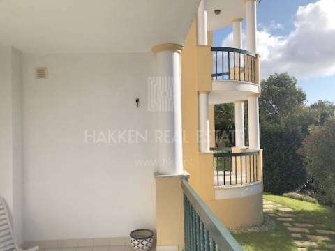 Apartamento T2 em Condomínio com piscina