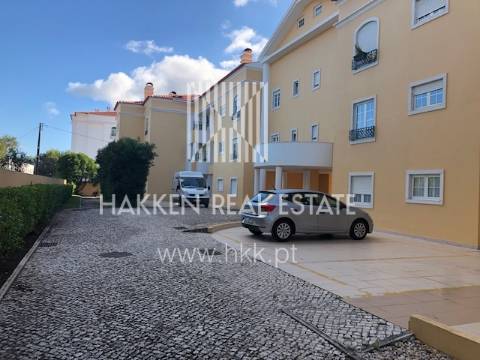 Apartamento T2 em Condomínio com piscina