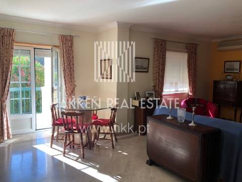 Apartamento T2 em Condomínio com piscina