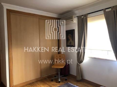 Apartamento T2 em Condomínio com piscina