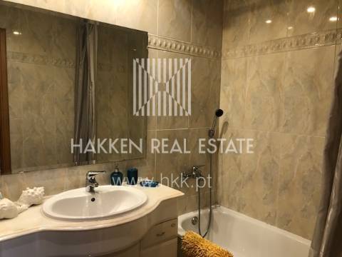 Apartamento T2 em Condomínio com piscina