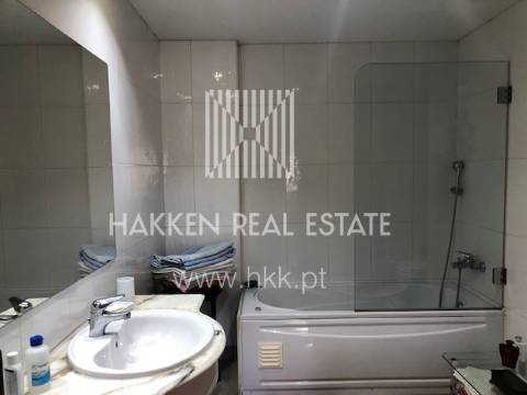 Apartamento T2 em Condomínio com piscina