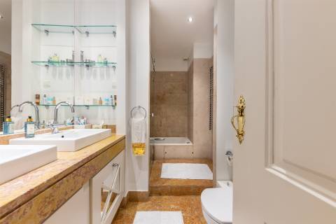 Apartamento T4 de luxo no coração do Chiado