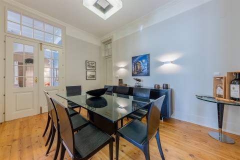 Apartamento T4 de luxo no coração do Chiado